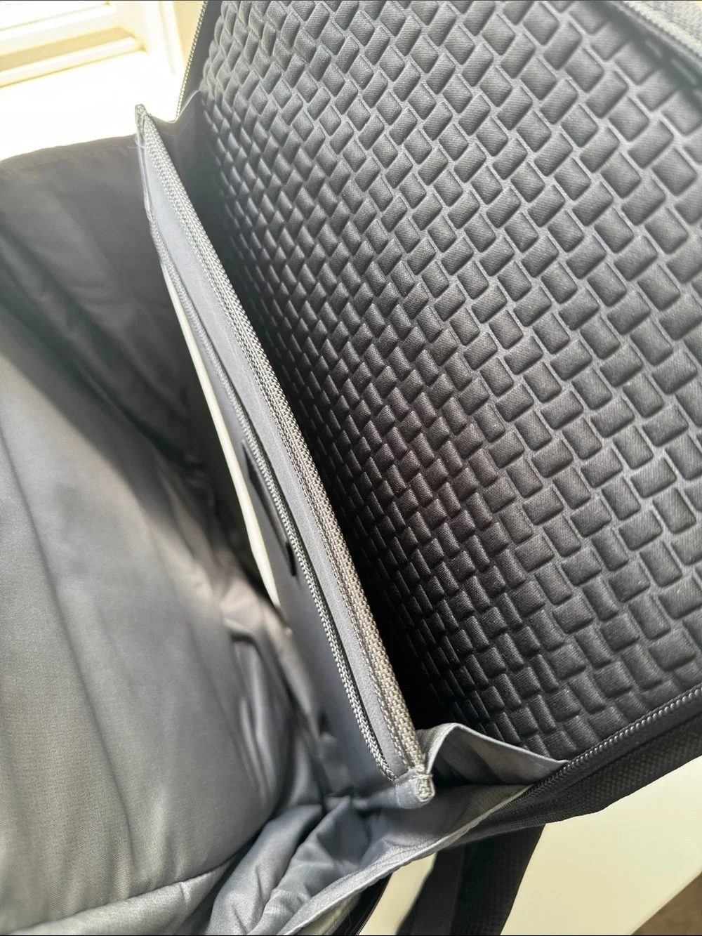 Tumi Black Men's Backpack - Sleek Travel & Work Pack Alpha